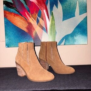 Urban Outfitters western chunkla leather heeled indie boots semi casual footwear